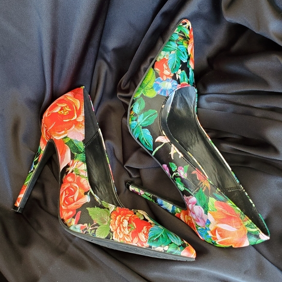 Hot Tomato Heels - Picture 2 of 8